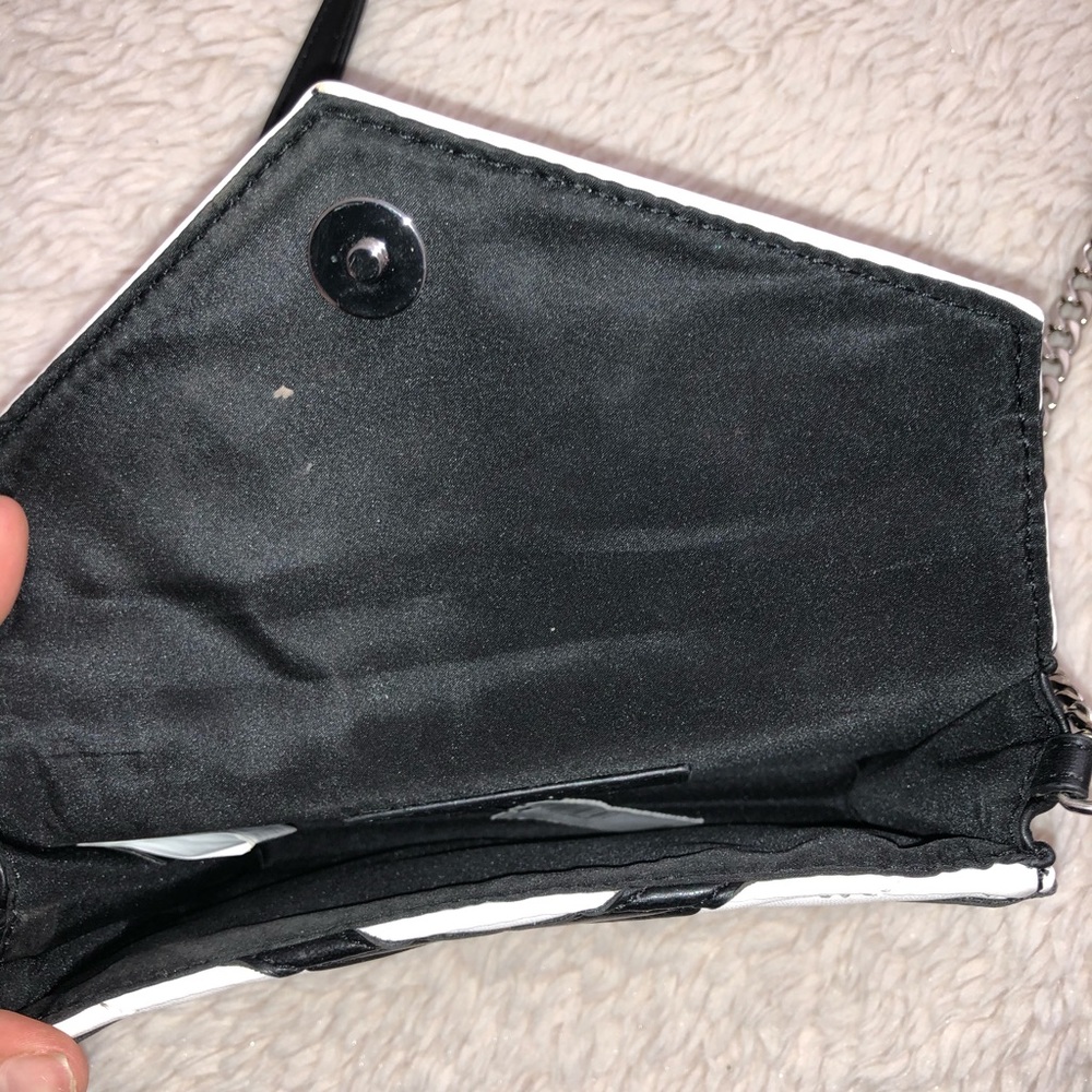 Express Quilted small Shoulder Bag - Picture 3 of 4